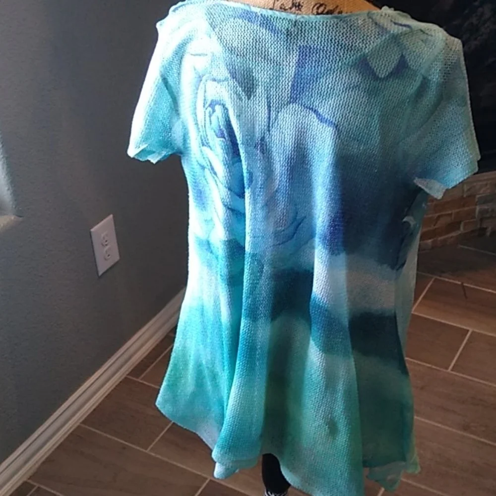One World Blue Rose Print Tunic sz L